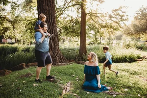 Dallas family photography session in park