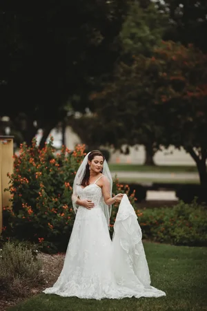 Bride portrait with flowers in Dallas courtyard